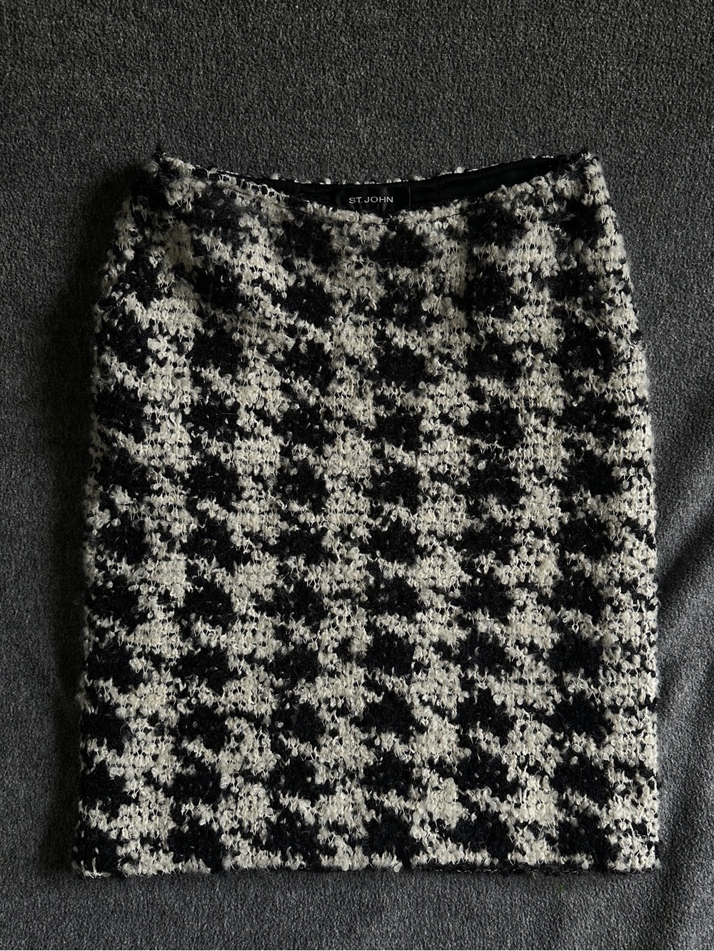 St. John Black and White Houndstooth Pencil Skirt Old Money Luxury